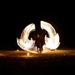 Trio-Choreographie - Foto: Stefan Kühl Drei Künsler mit Feuer-Seilen
